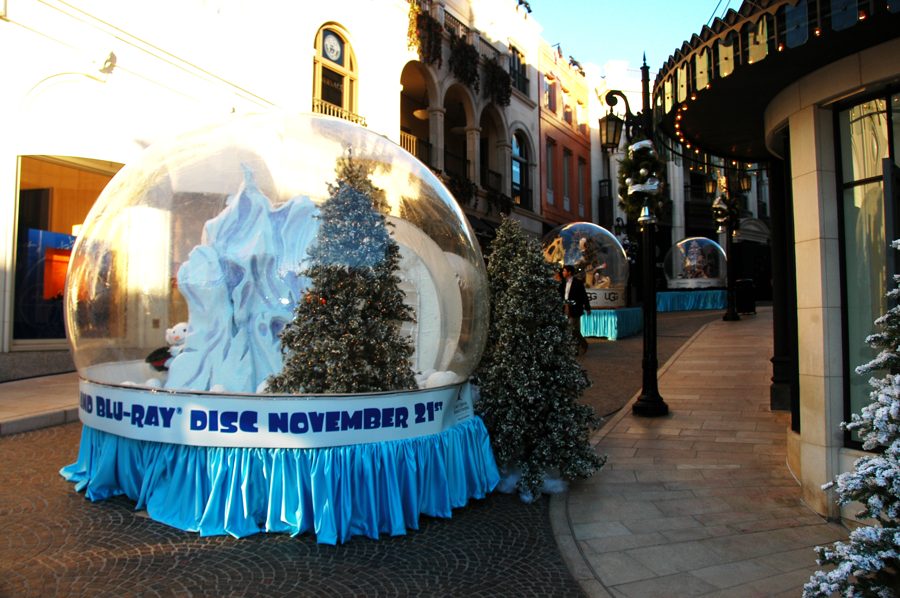 Human snow globe street activation at the Ice Age 2 movie premiere, Rodeo Drive, Beverly Hills, 2006 — Absolute Hollywood studio event
